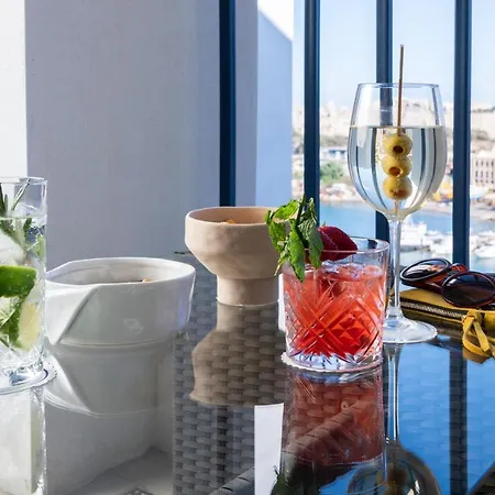 Waterfront Hotel 4*