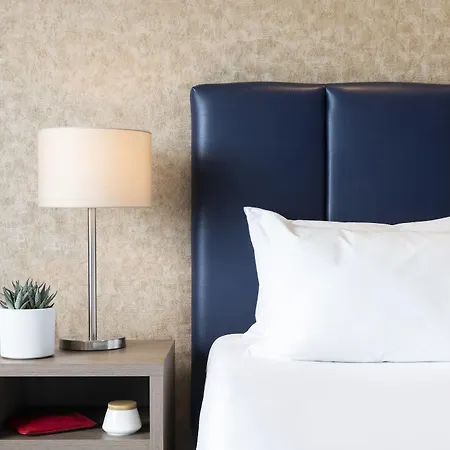 Waterfront Hotel 4*