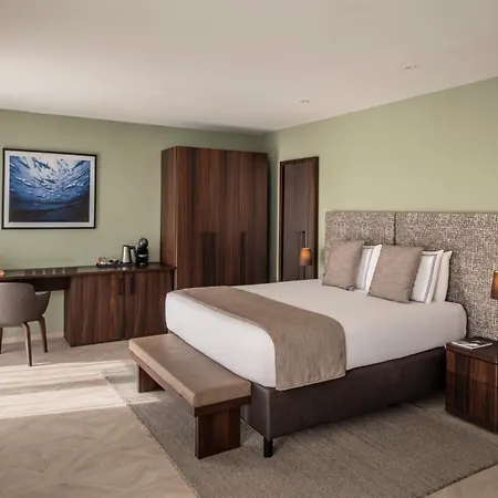 Waterfront Hotel 4*