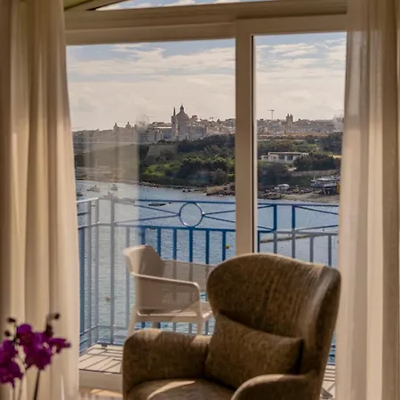 Waterfront 4*