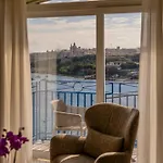 Waterfront 4*