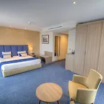 Waterfront 4*