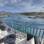 Waterfront 4*