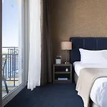 Waterfront Ξενοδοχείο 4*