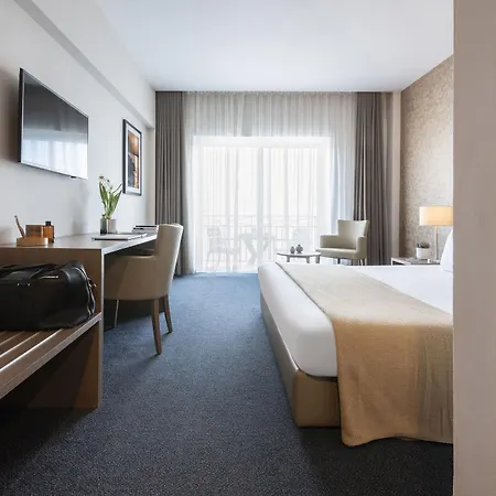 Waterfront 4*