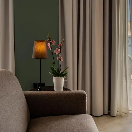 Waterfront Hotel 4*