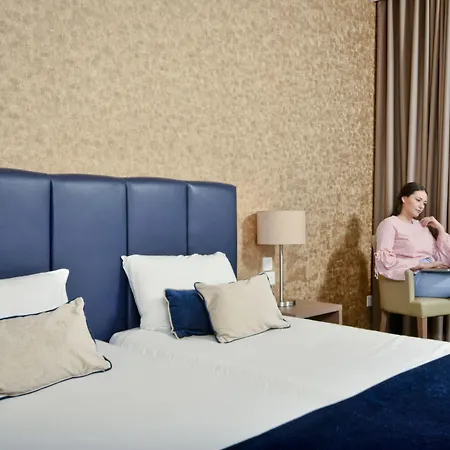Waterfront Hotel 4*