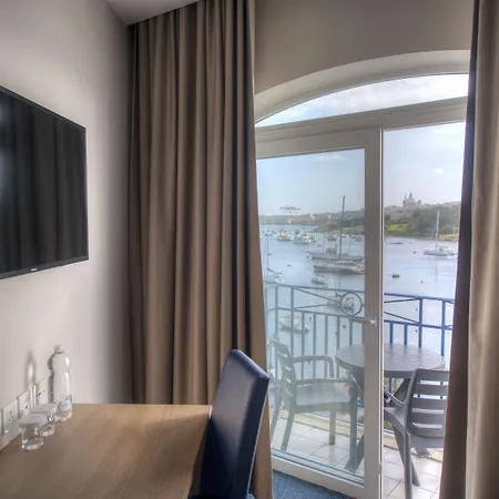 Waterfront 4*