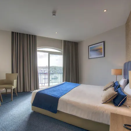 Waterfront 4*