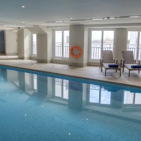 Waterfront 4*