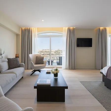 Waterfront 4*