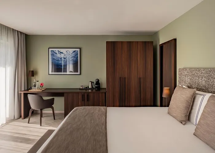 Waterfront Слима