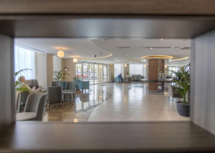 Waterfront Слима