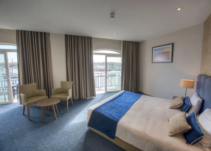 Waterfront Отель 4*