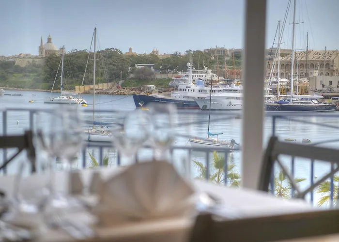 Waterfront Hotell 4*